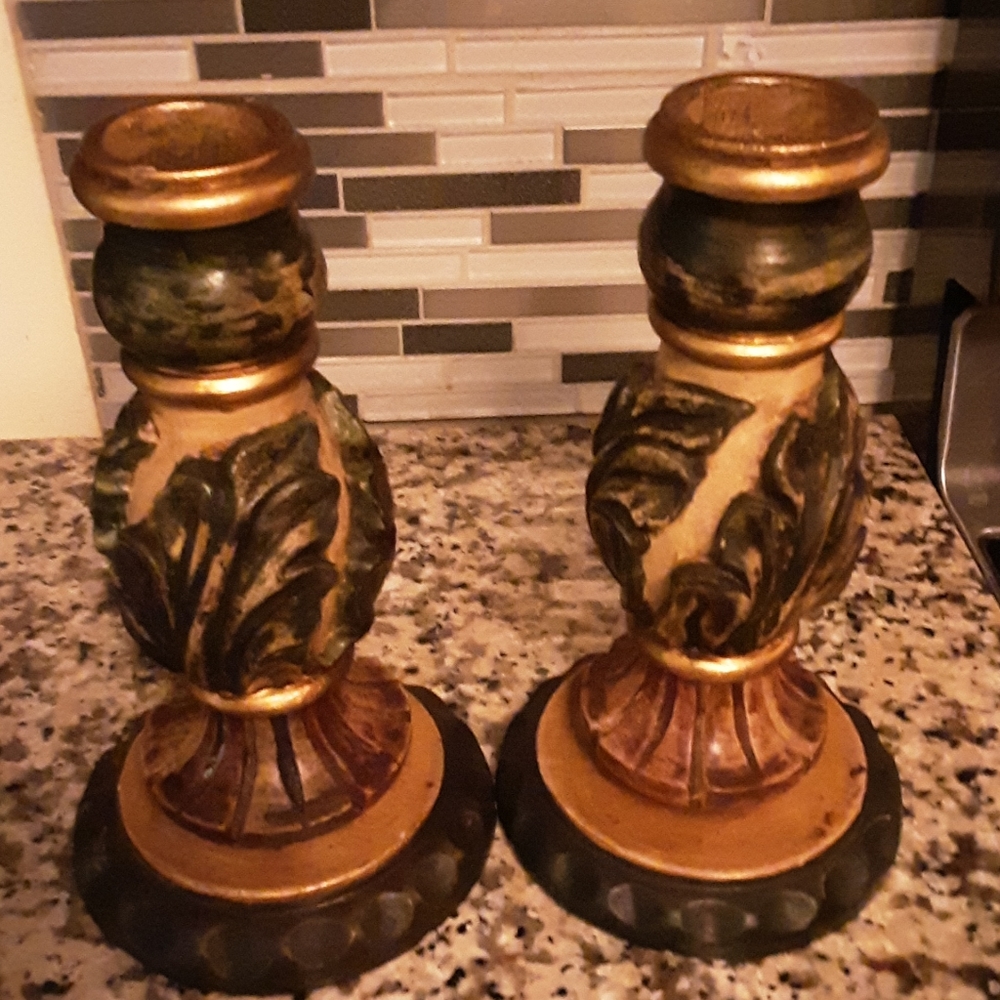 2 (set) Wooden carved pillar candle holders